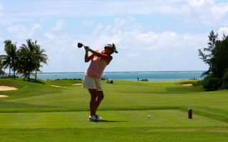 Comment choisir ses vêtements de golf pour femme